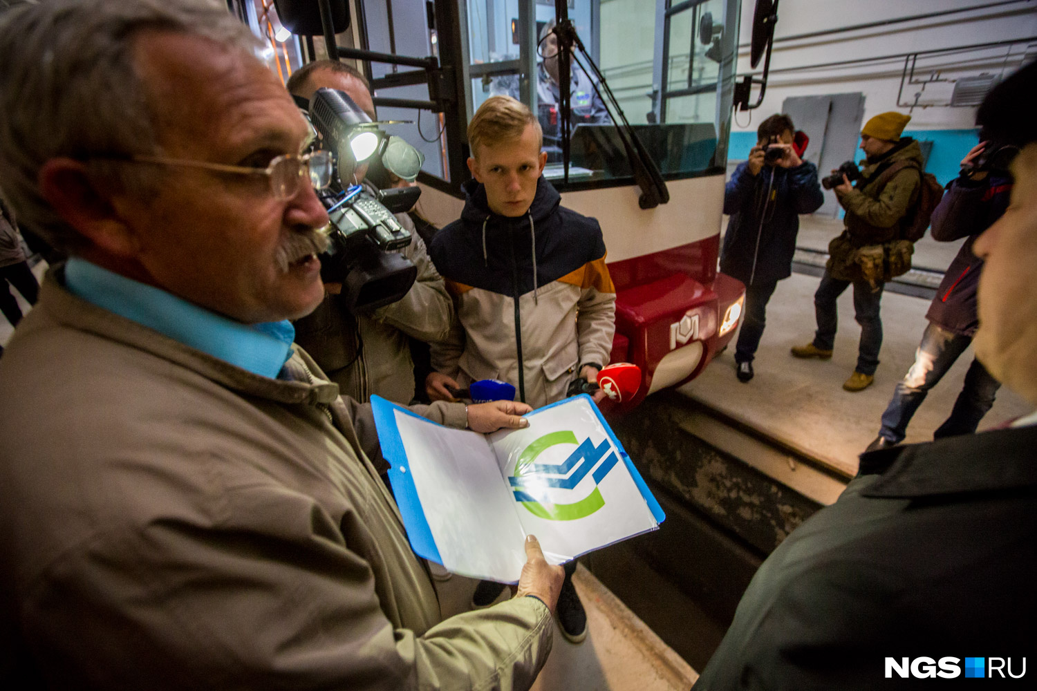 Руководитель «БКМ-Сибирь» предложил мэру логотип трамвая