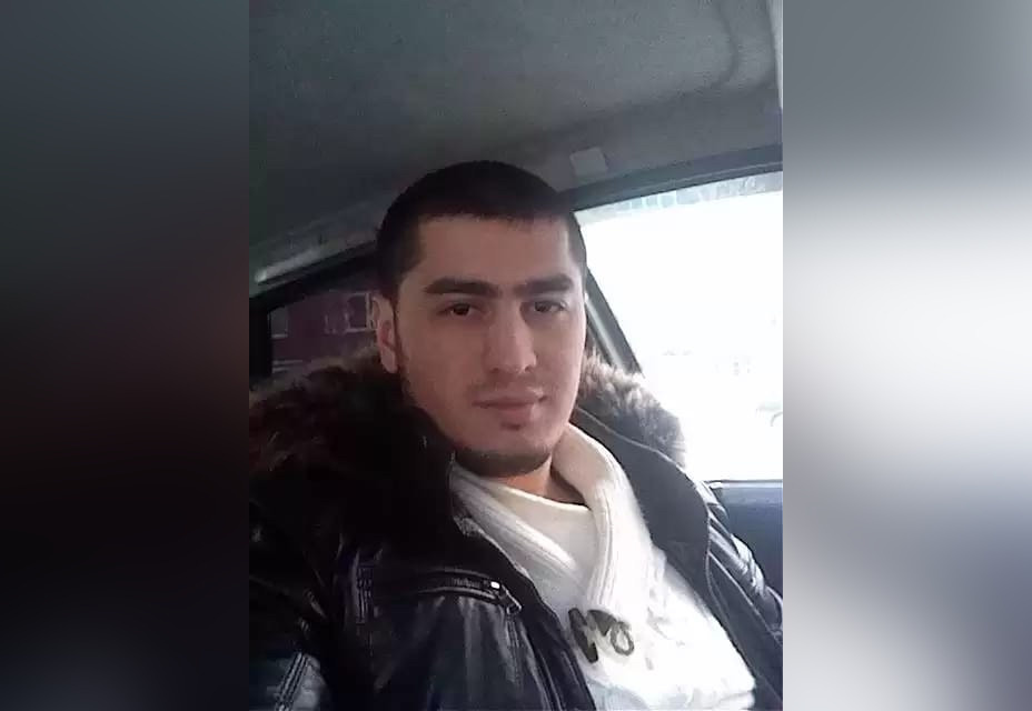 Таксист Али вышел из мечети и увидел в ста метрах сильный дым. Пермяк поспешил на помощь Таксист Али вышел из мечети и увидел в ста метрах сильный дым. Пермяк поспешил на помощь
