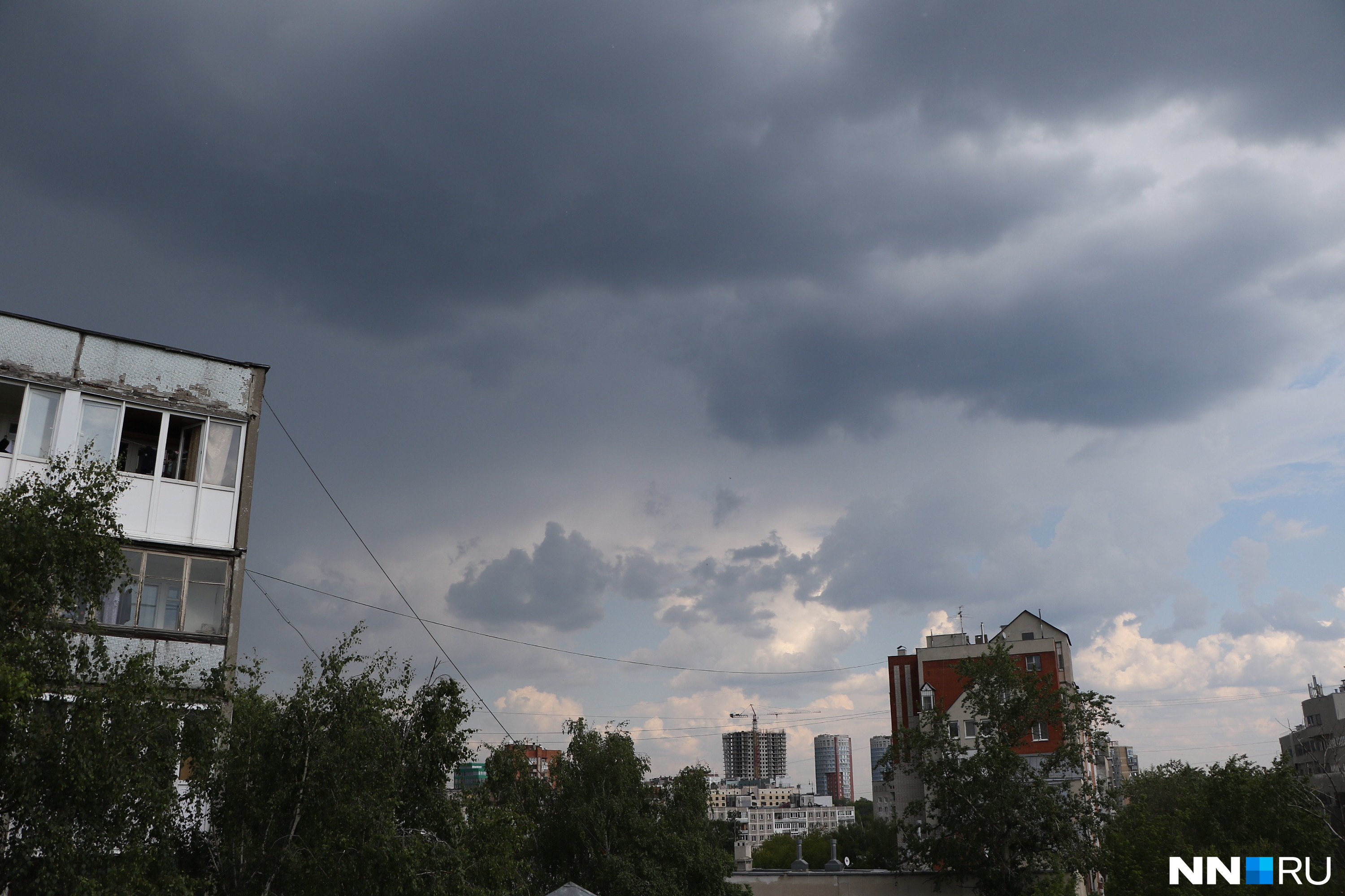 Новгород дожди. Ливни с грозами в Нижнем Новгороде. Гроза в Нижнем Новгороде 2020. Сильный ветер в Нижнем Новгороде. Сильная гроза в Нижнем Новгороде.