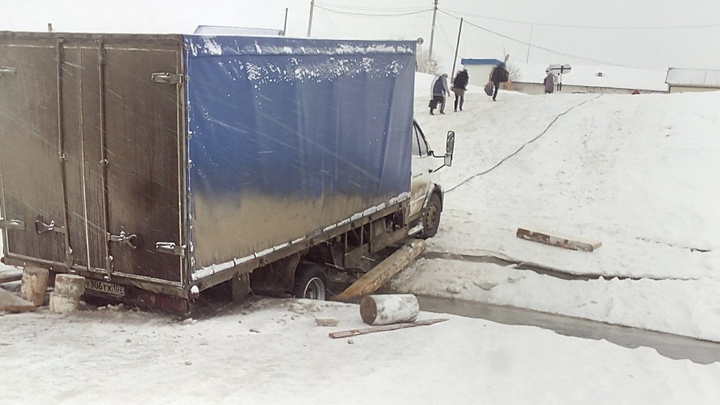 В Башкирии «Газель» провалилась под лёд