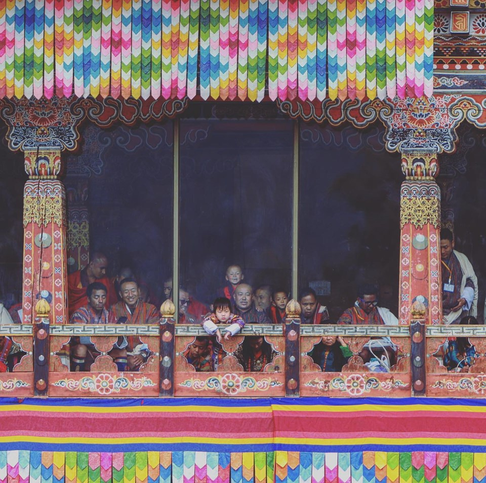 Зрители фестиваля Тимпху Цечу, во время которого показывают эти танцы 