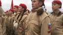 С бантами в волосах и автоматами наперевес: в Самаре 2000 детей прошли маршем по площади Куйбышева