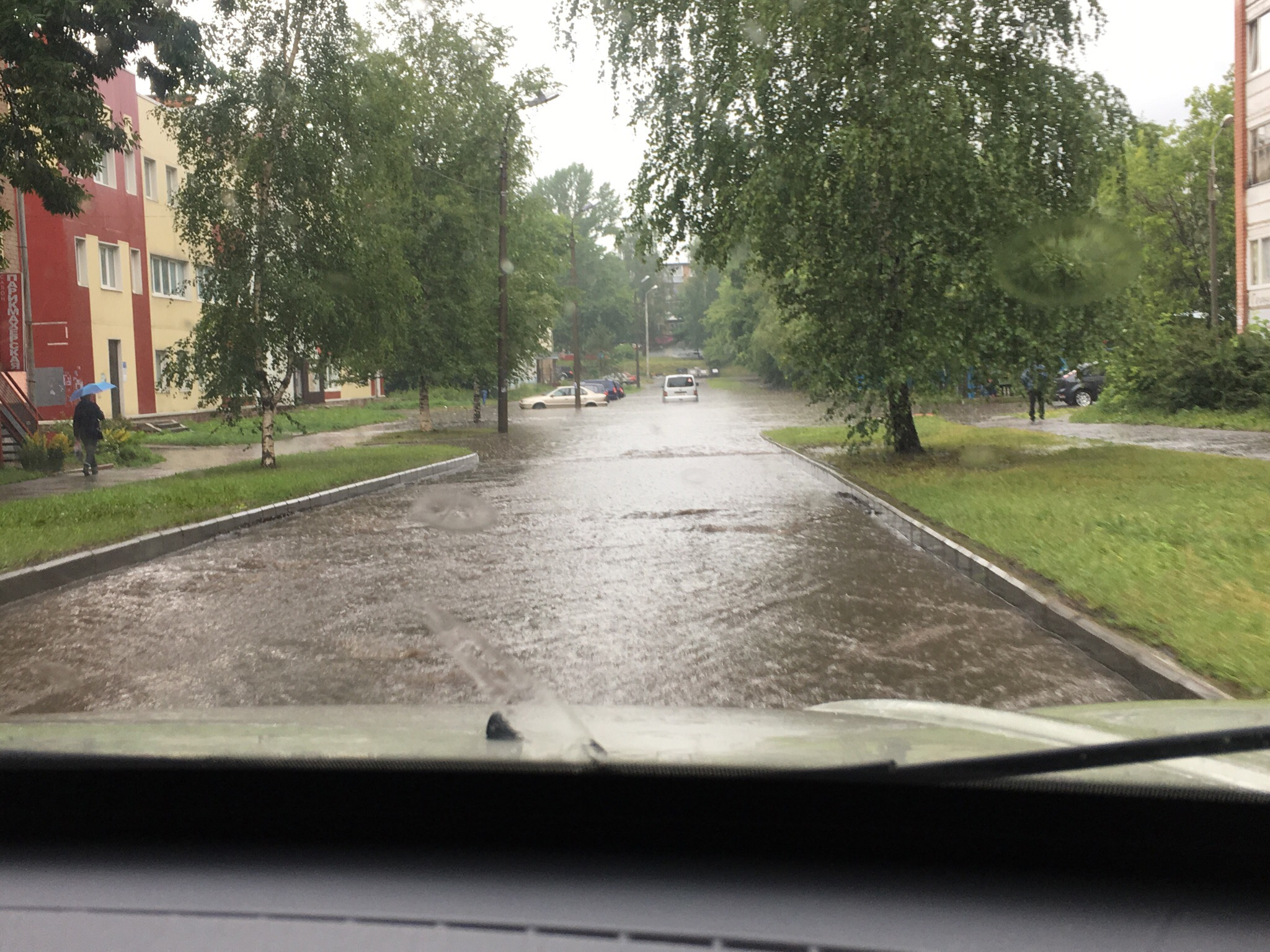 Ярославль на машине. Ливень в Рыбинске. Утренний потоп на Блюхера Ярославль. Затопило Ярославль Рыкачева.