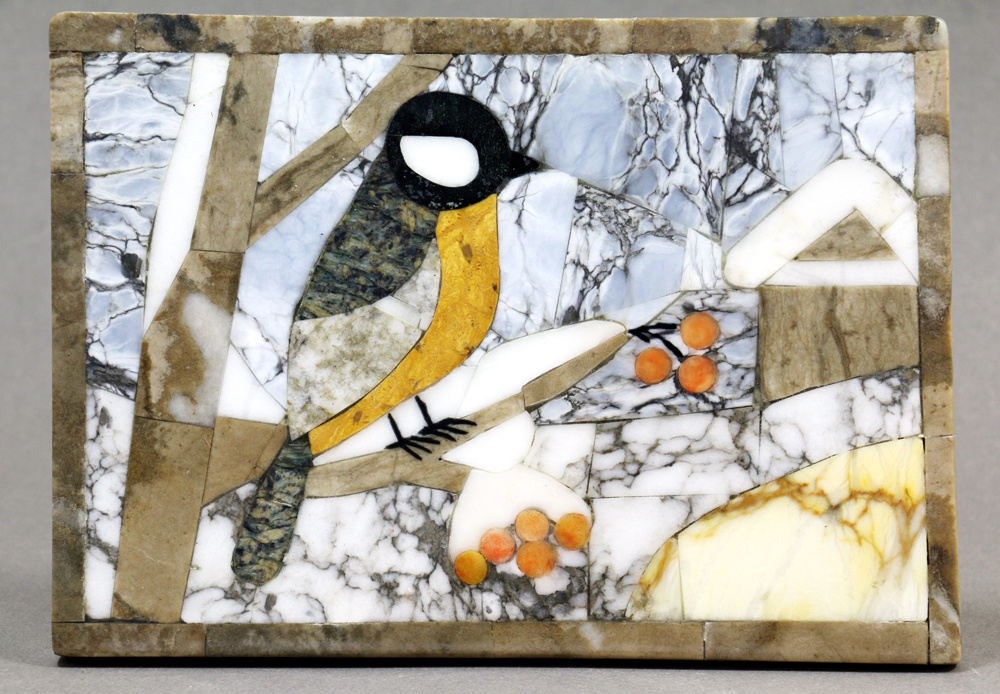 Это мозаика «Синичка», работа 14-летнего Максима Мерзанова
