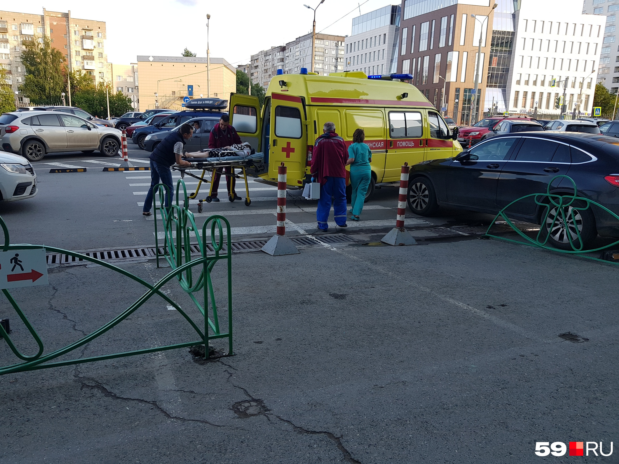 Женщину увезли на скорой Женщину увезли на скорой