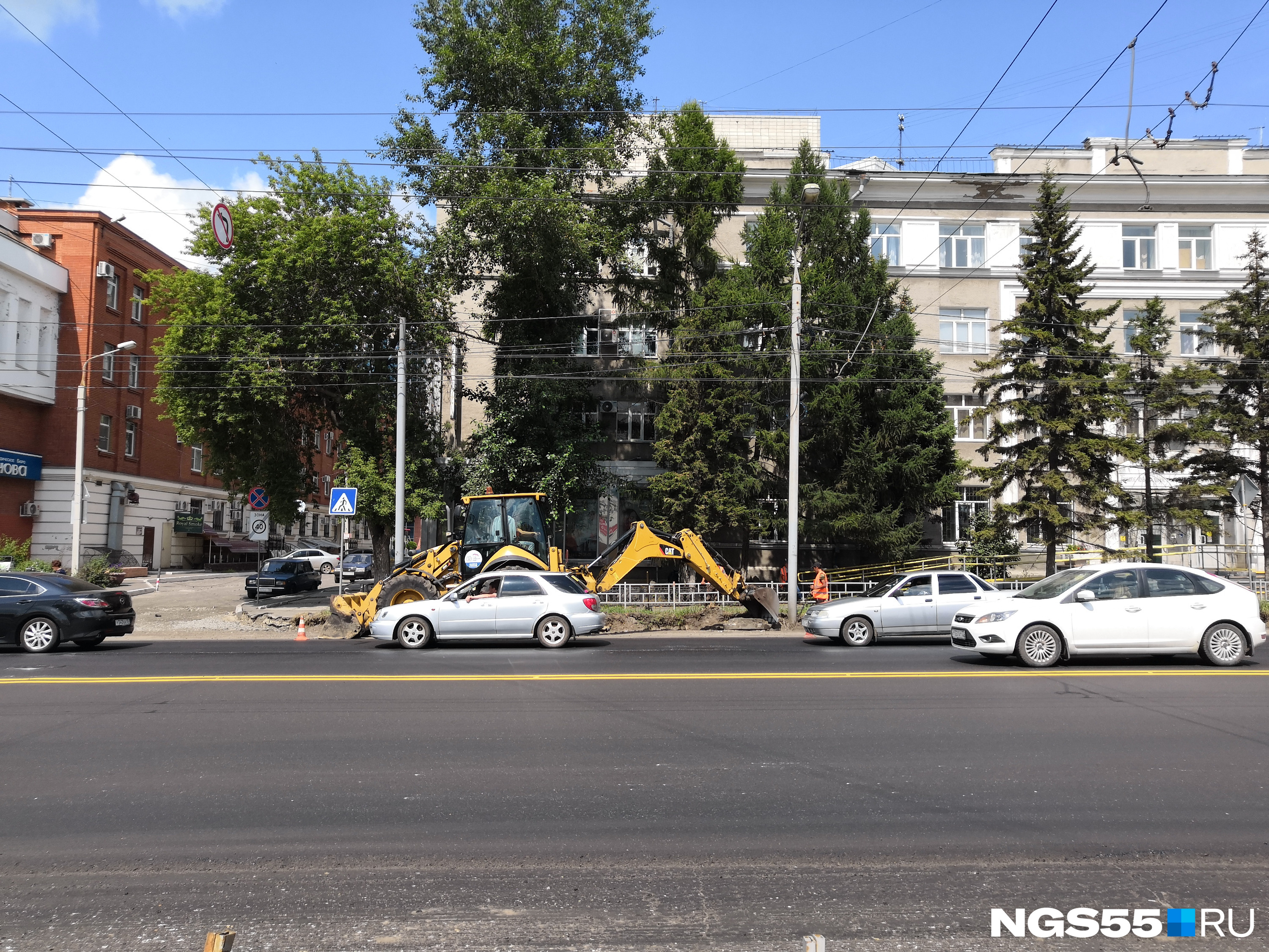 Сейчас работы ведутся только по приведению покрытия в порядок Сейчас работы ведутся только по приведению покрытия в порядок