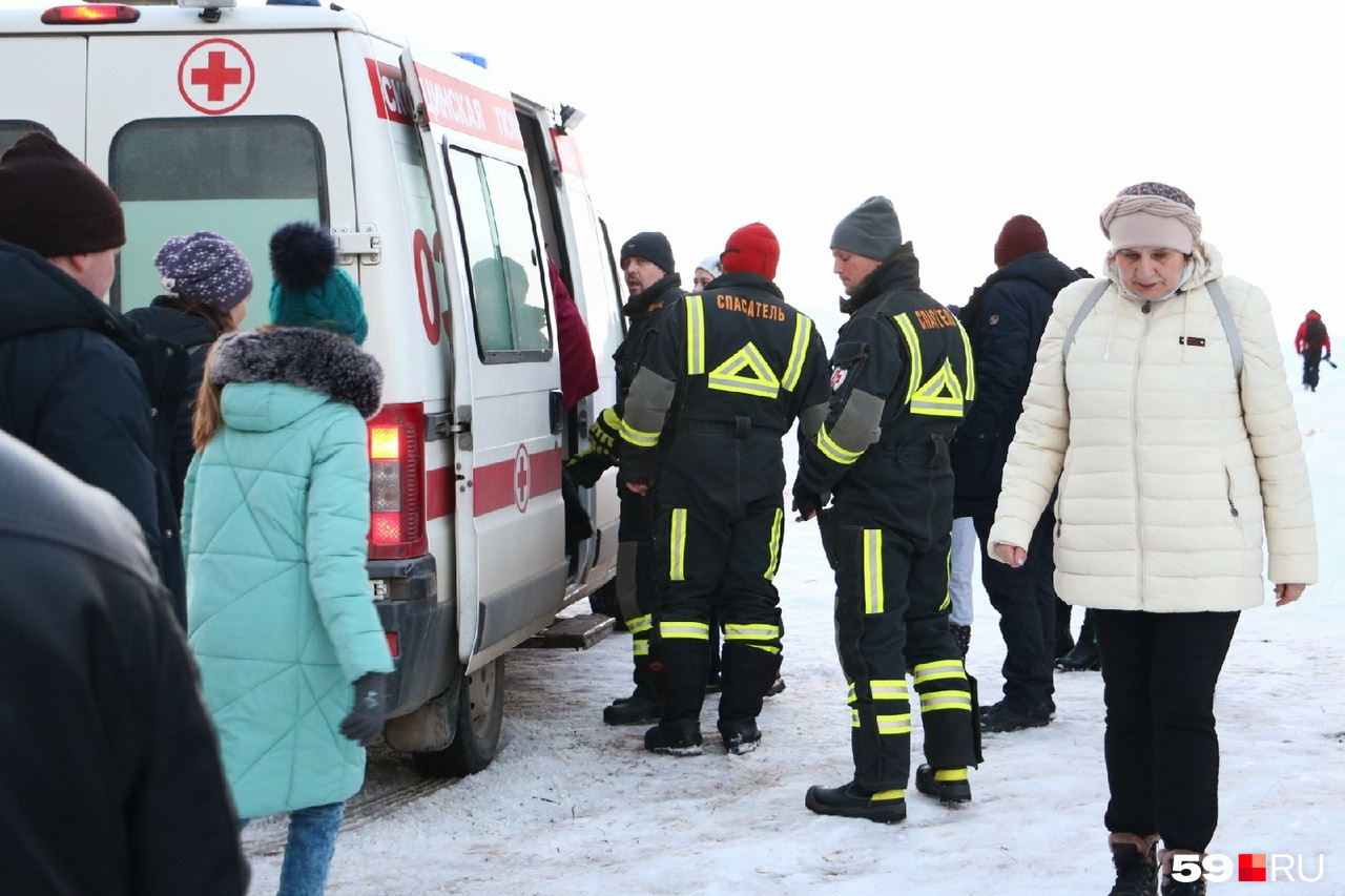 Кому-то врачи помогли на месте, одной женщине понадобилась помощь в скорой помощи Кому-то врачи помогли на месте, одной женщине понадобилась помощь в скорой помощи