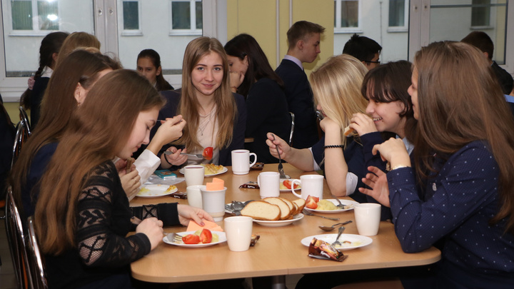 Еще больше детей из многодетных семей Нижнего Новгорода решили кормить в школах бесплатно