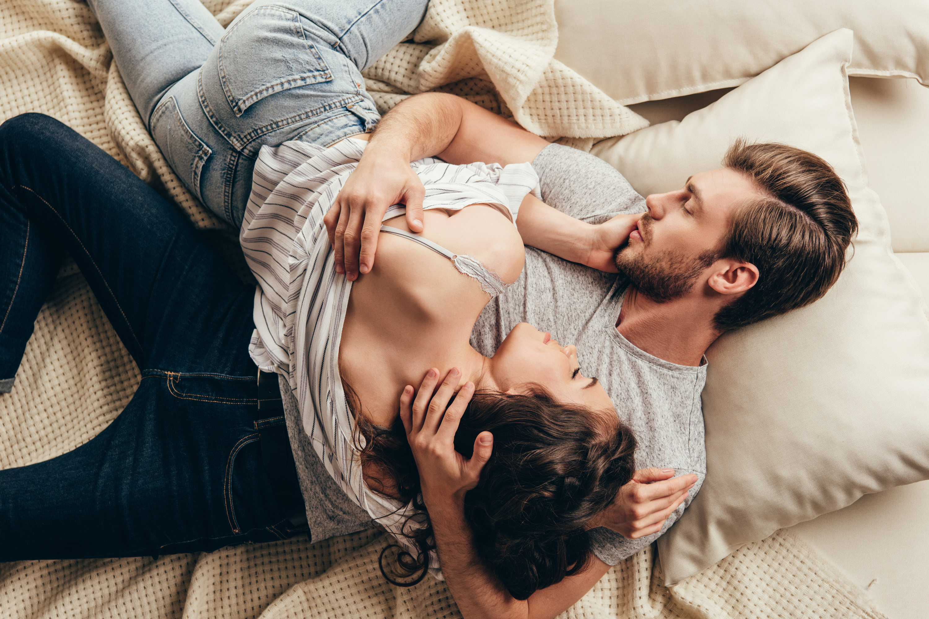 Секс влюбленных – Молодые и красивые влюбленные пары в порно!