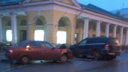 В центре Ярославля «Лада» влетела в «Мерседес»: водителя увезли на скорой