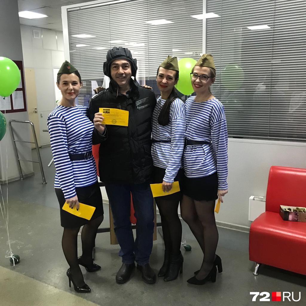 Лётчик или танкист? Не можем угадать, подскажите в комментариях! Лётчик или танкист? Не можем угадать, подскажите в комментариях!