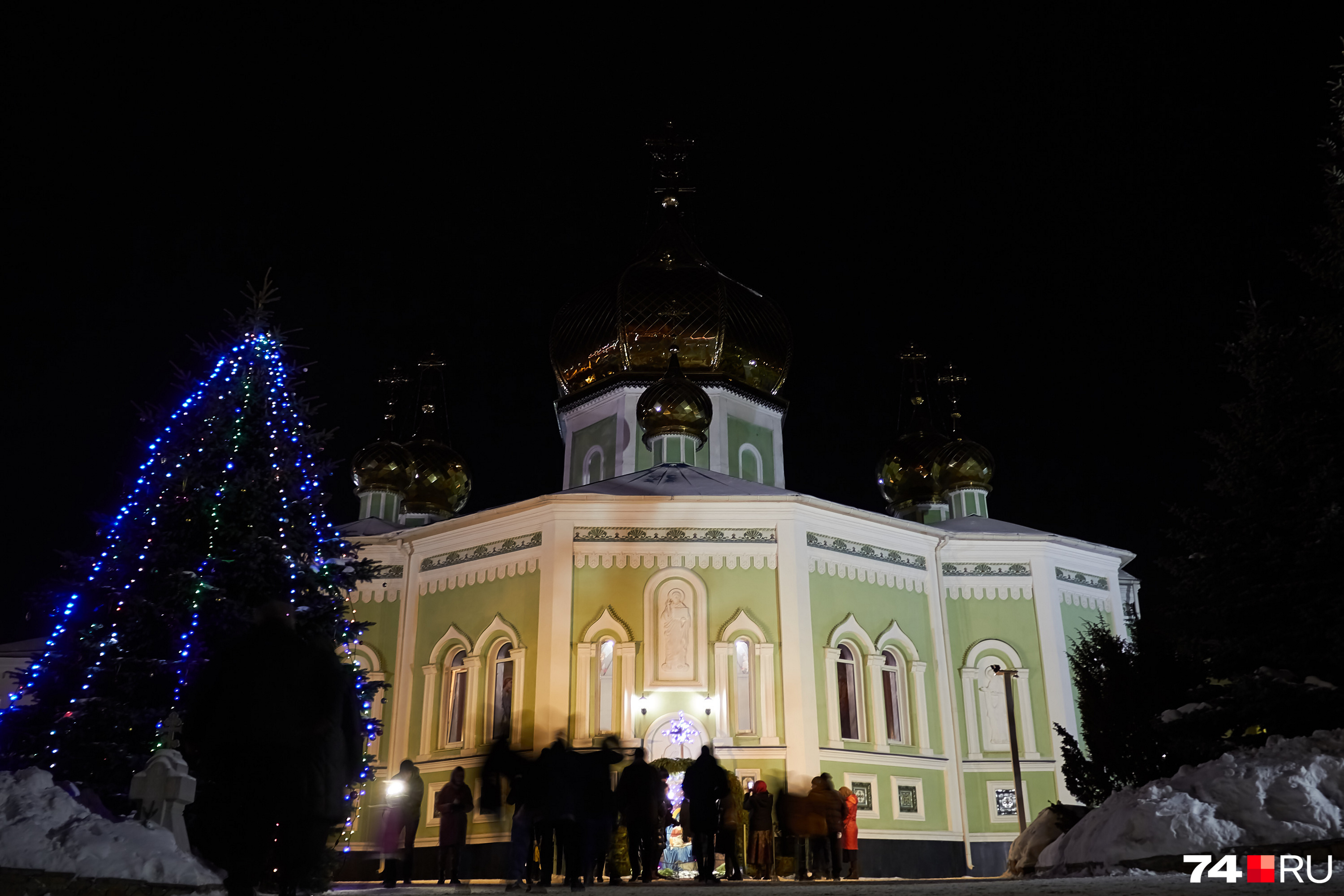 Главное Рождественское богослужение в Челябинске прошло в Свято-Симеоновском кафедральном соборе