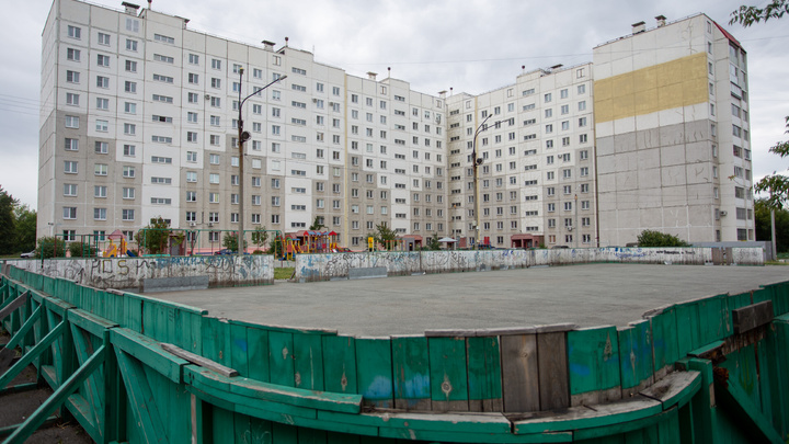Маникюр в зале бокса, закрытая территория и соседство с очистными: как живут силовики Челябинска