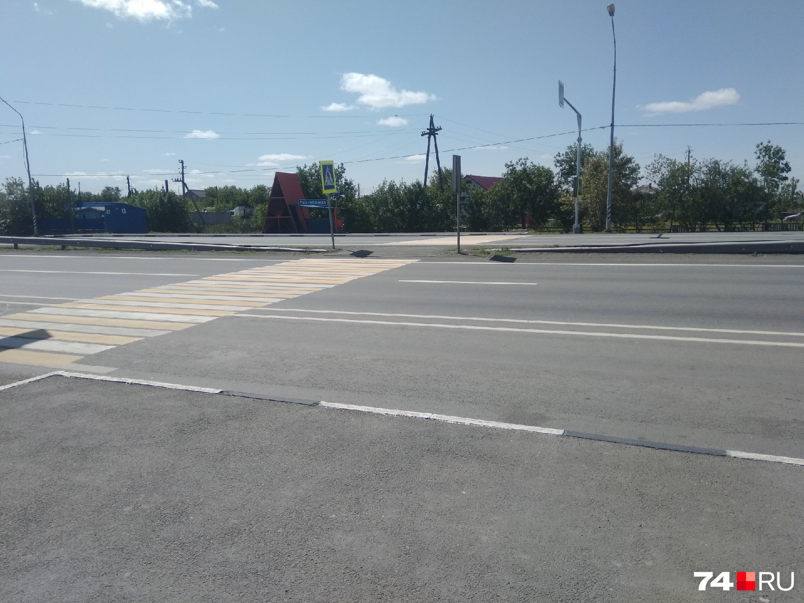 По одну сторону трассы находится Еманжелинка, по другую — Сары По одну сторону трассы находится Еманжелинка, по другую — Сары