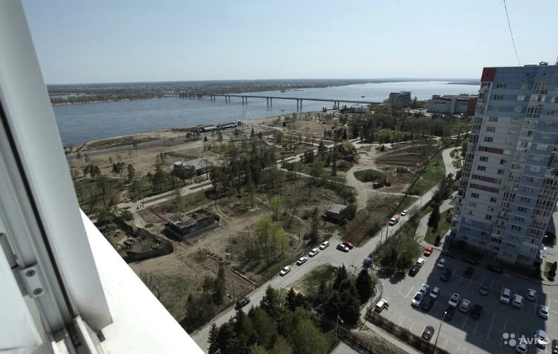 «А из нашего окна Волга с мостиком видна»