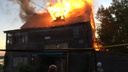 Пламя бесновалось: появилось видео крупного пожара в жилом доме на улице Советской Армии