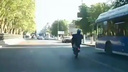 Байкер на заднем колесе пронёсся по центру Волгограда: видео