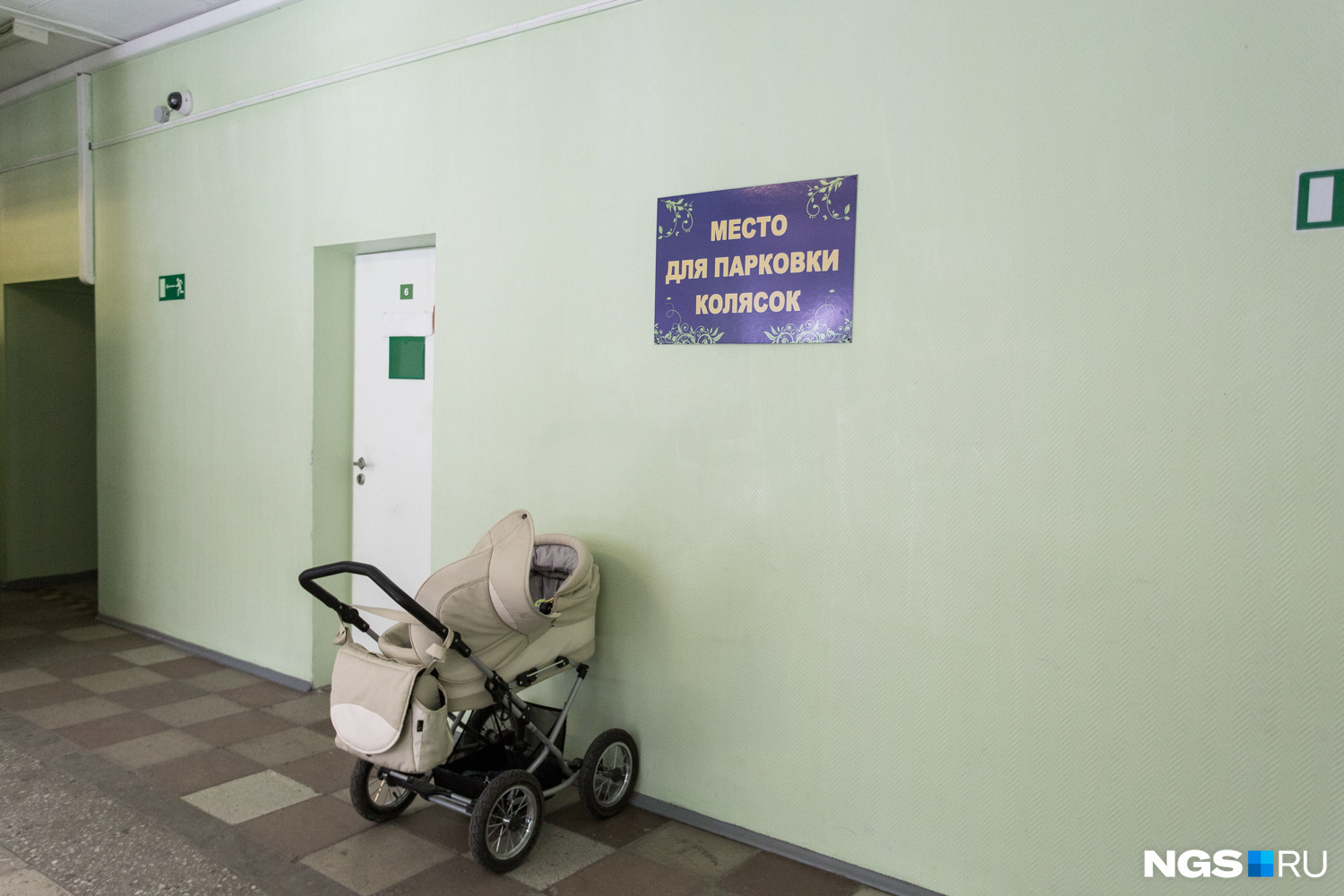 22 поликлиника новосибирск сайт. Детские больницы Новосибирск. 4 Детская больница Новосибирск. Парковка для колясок. Больница отказников на Зорге.