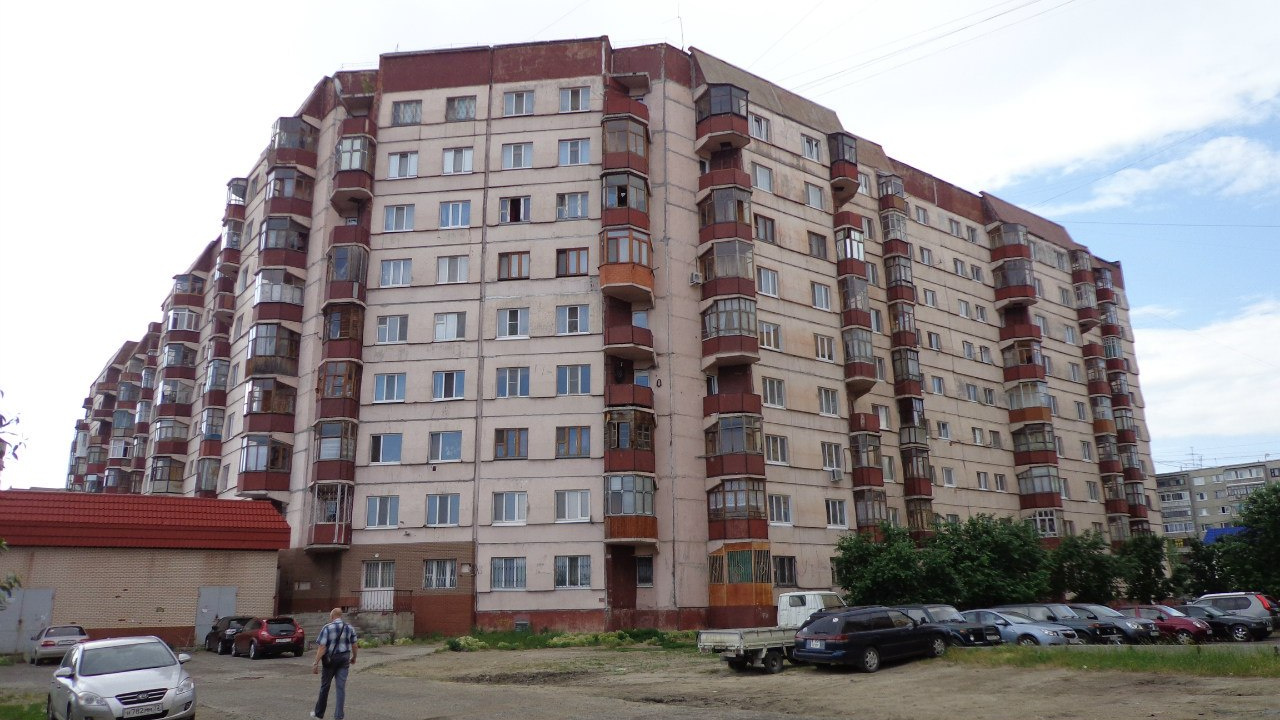 Из многоэтажки на Муравленко выпал четырехлетний мальчик