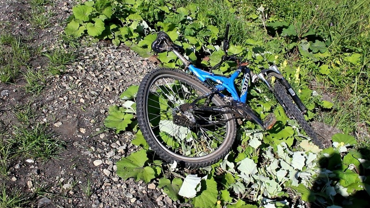 Ищем очевидцев: под Каменском-Уральским Volkswagen насмерть сбил велосипедиста