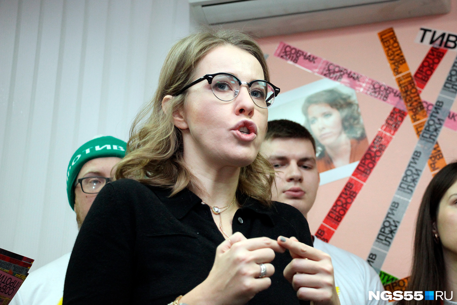 «Громких обещаний про то, что метро будет, я давать не буду, пока я кандидат в президенты», — ответила на вопрос о метро Ксения. «Громких обещаний про то, что метро будет, я давать не буду, пока я кандидат в президенты», — ответила на вопрос о метро Ксения.