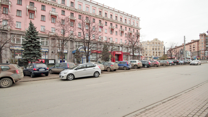 Платным местам для машин — быть: как и когда заработают парковки в Челябинске
