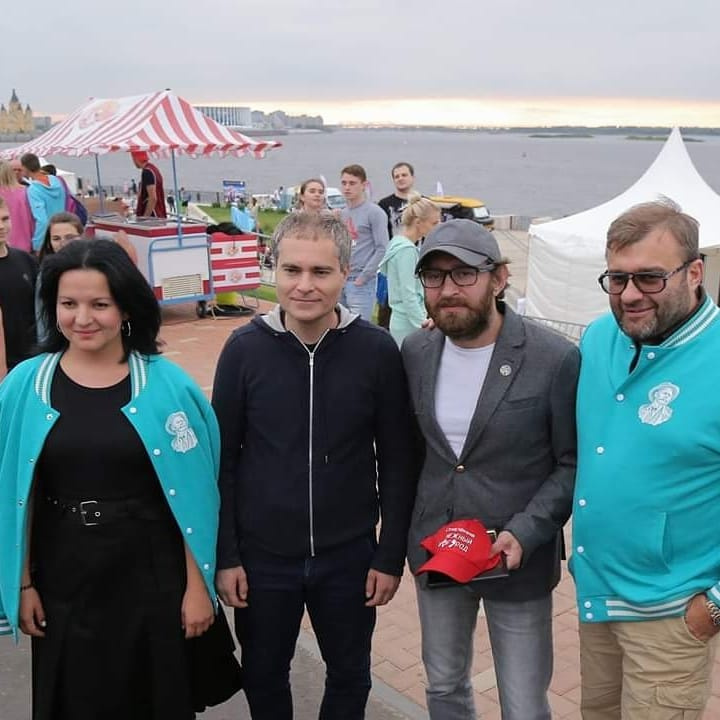 Надо уметь отдыхать, особенно в хорошей компании. Например, с Пореченковым и Хабенским Надо уметь отдыхать, особенно в хорошей компании. Например, с Пореченковым и Хабенским