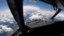 Взлеты, посадки и взбитые сливки облаков: смотрим видео из кабины самолета архангельского летчика