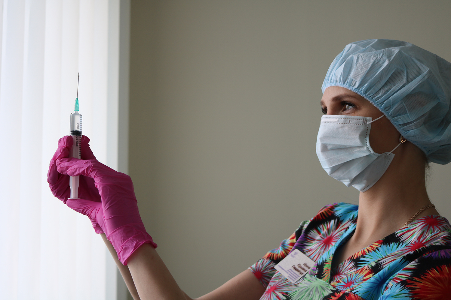 Как медсестры Бреют пациентов. Медсестра побрила яйца перед операцией. Картинка медсестра сбривает волосы.