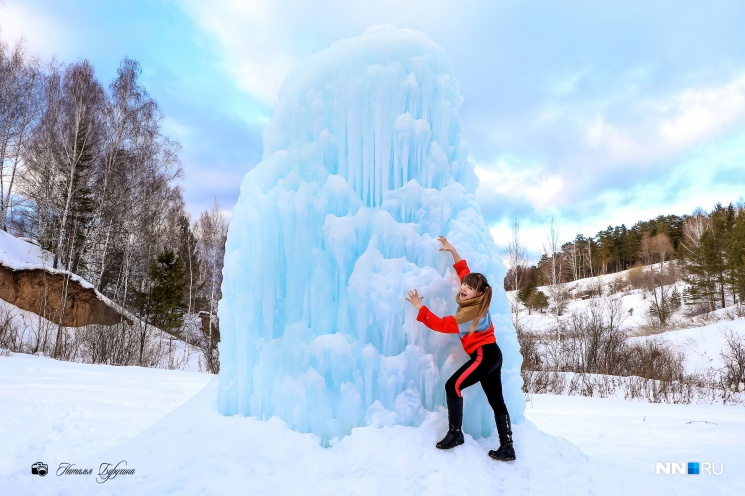 Двухметровый гейзер вырастает каждую зиму: он окружает фонтанчик, собранный из местечковых родников