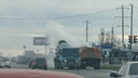 Около ТЦ на Гусинобродском шоссе загорелся КАМАЗ