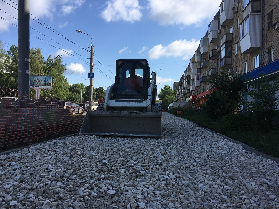Подрядчики обещают, что зальют щебенку новым особо прочным покрытием