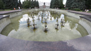 «Вода зацвела из-за жары»: главный фонтан Челябинска привели в порядок после жалоб горожан