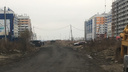 Как дождь — так непроходимая грязь: власти пообещали сделать дорогу в новом микрорайоне Челябинска
