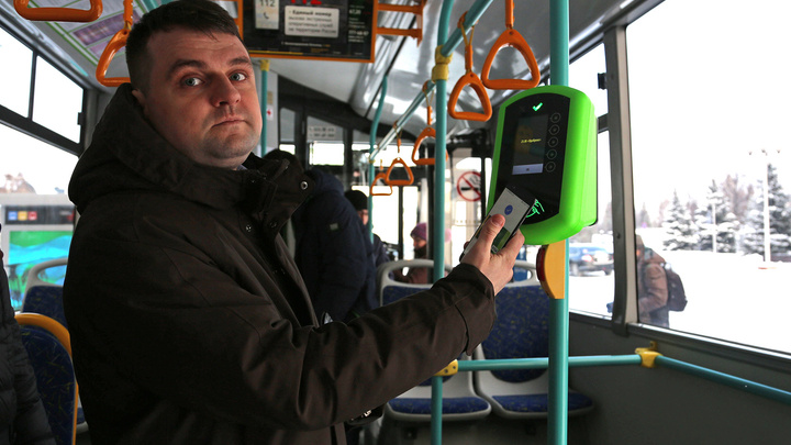 В «Башавтотрансе» объяснили, зачем увеличили стоимость безналичной оплаты проезда в автобусах Уфы