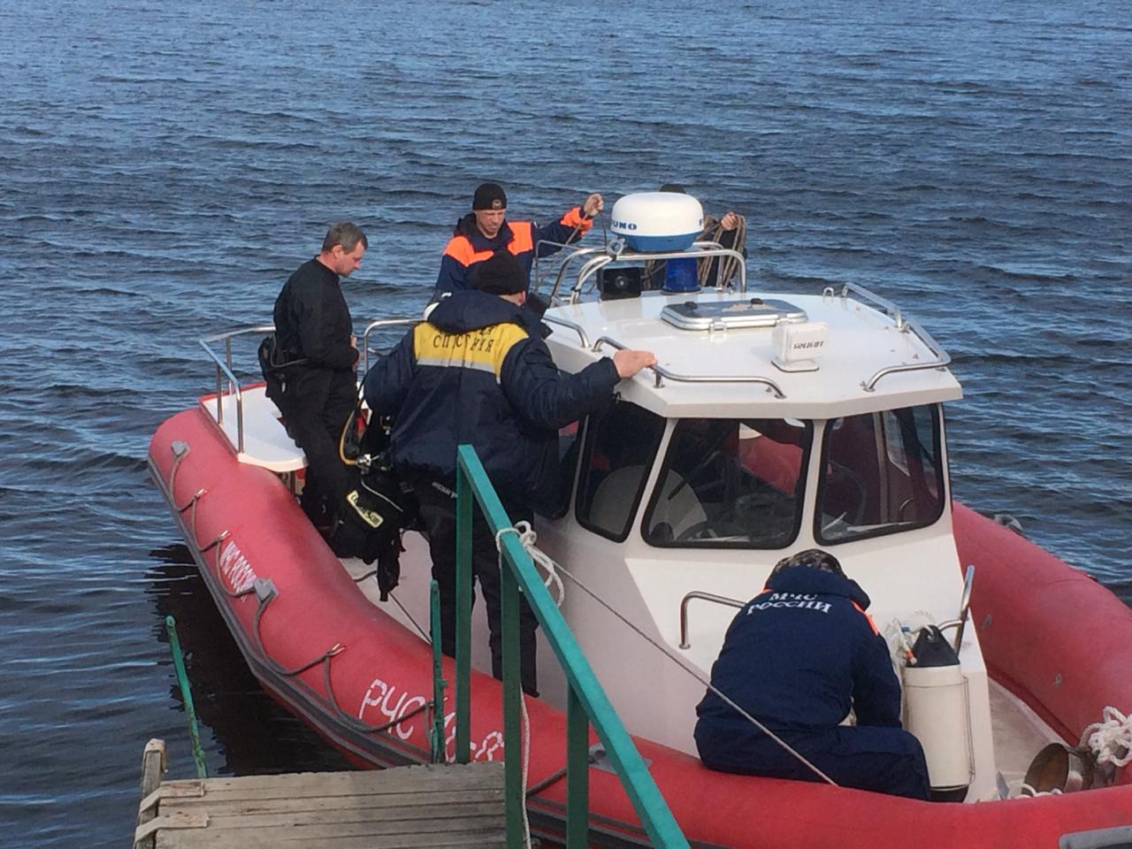 Спасатели обследовали 9000 квадратных метров акватории и 8 км береговой линии