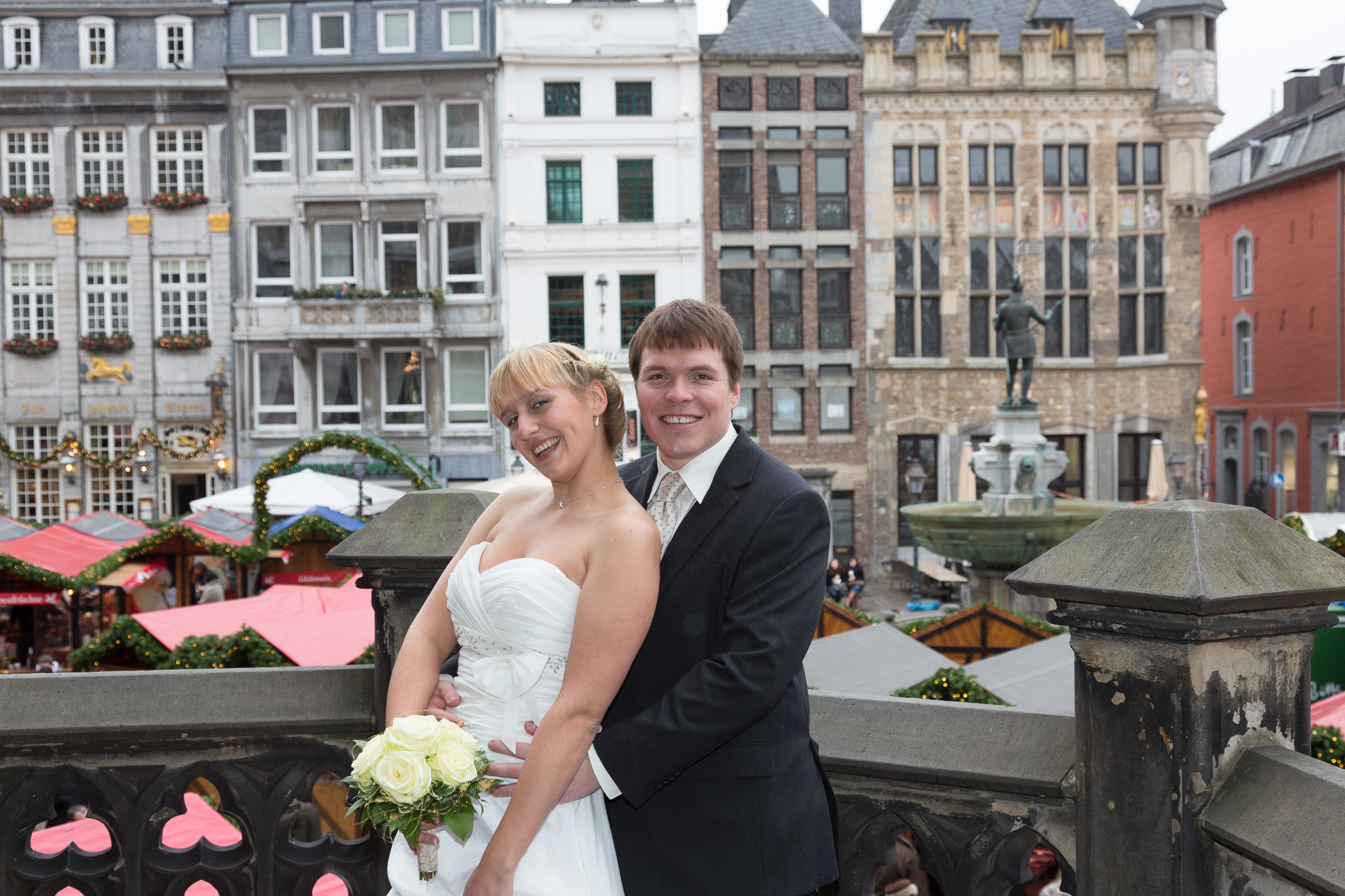 Юлия и Деннис поженились в Ахенской ратуше. Внутри храма работает ЗАГС