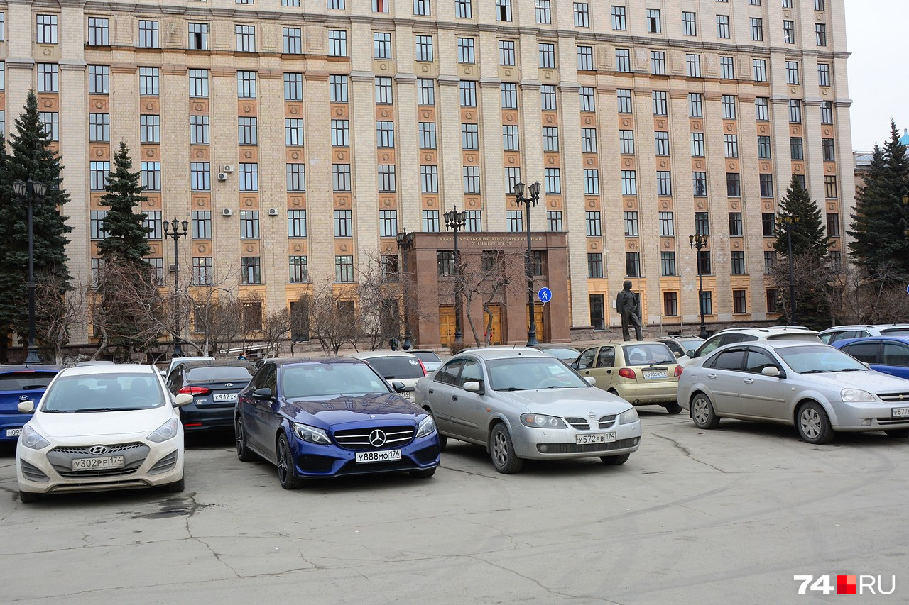 …так и на внутренней парковке …так и на внутренней парковке
