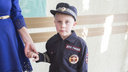 Дед Мороз из ГИБДД подарил 6-летнему мальчику форму гаишника и значок