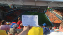 «Костя объединил весь мир»: гости футбольного ЧМ поддержали страдающего ДЦП болельщика из Миасса