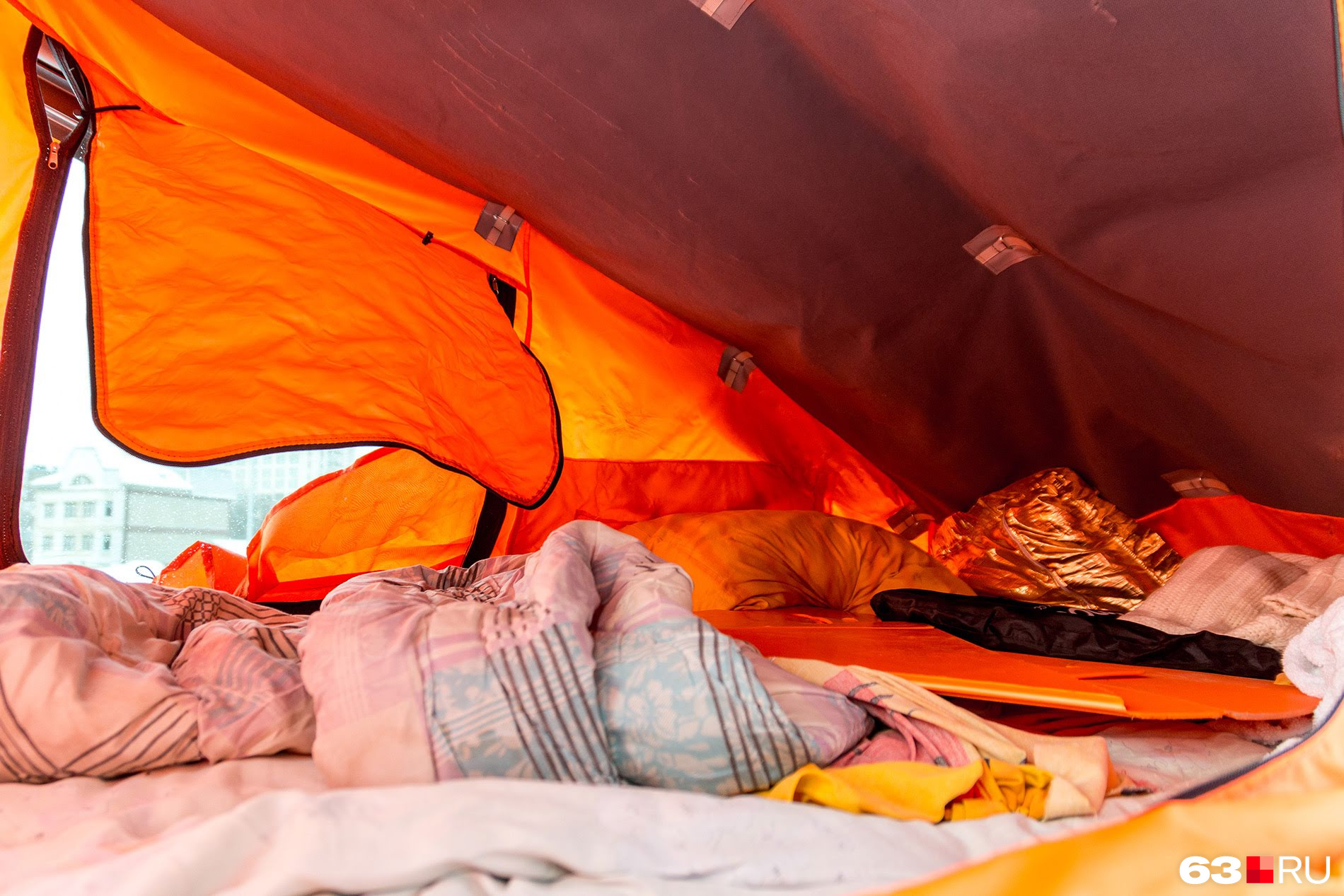 В палатке можно отдохнуть на природе