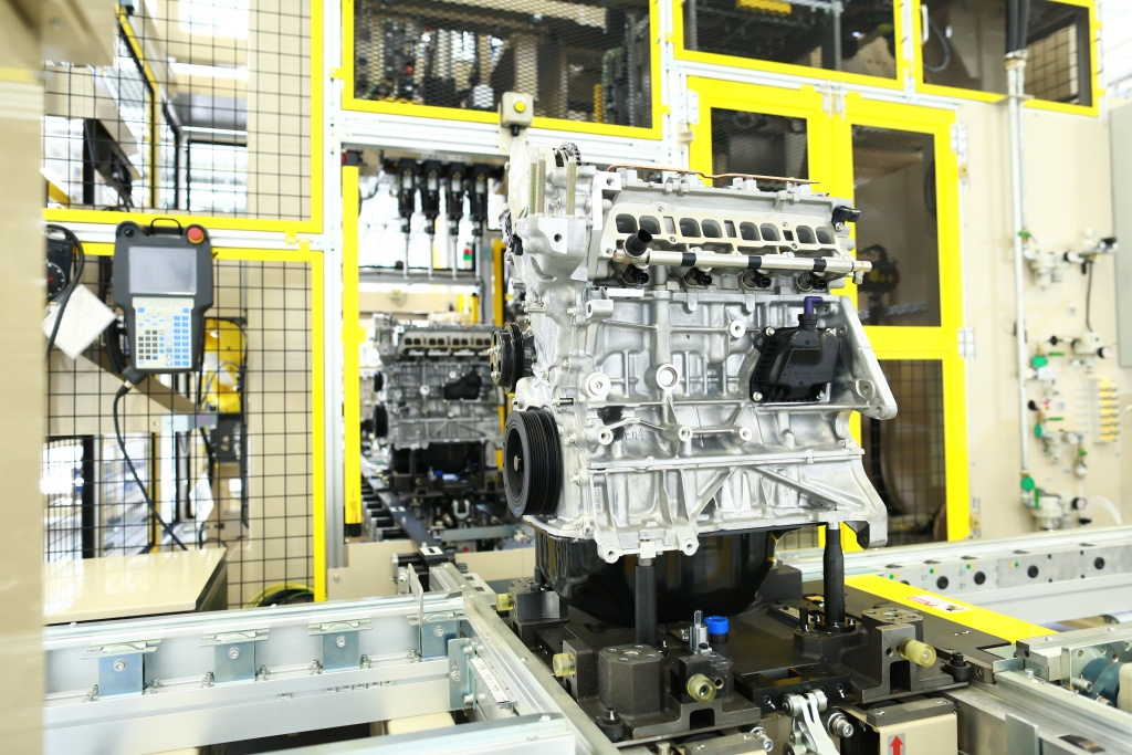 Mazda открыла во Владивостоке моторный завод по производству современных двигателей семейства Skyactive-G: это позволяет снизить себестоимость и выполнить обязательства перед правительством