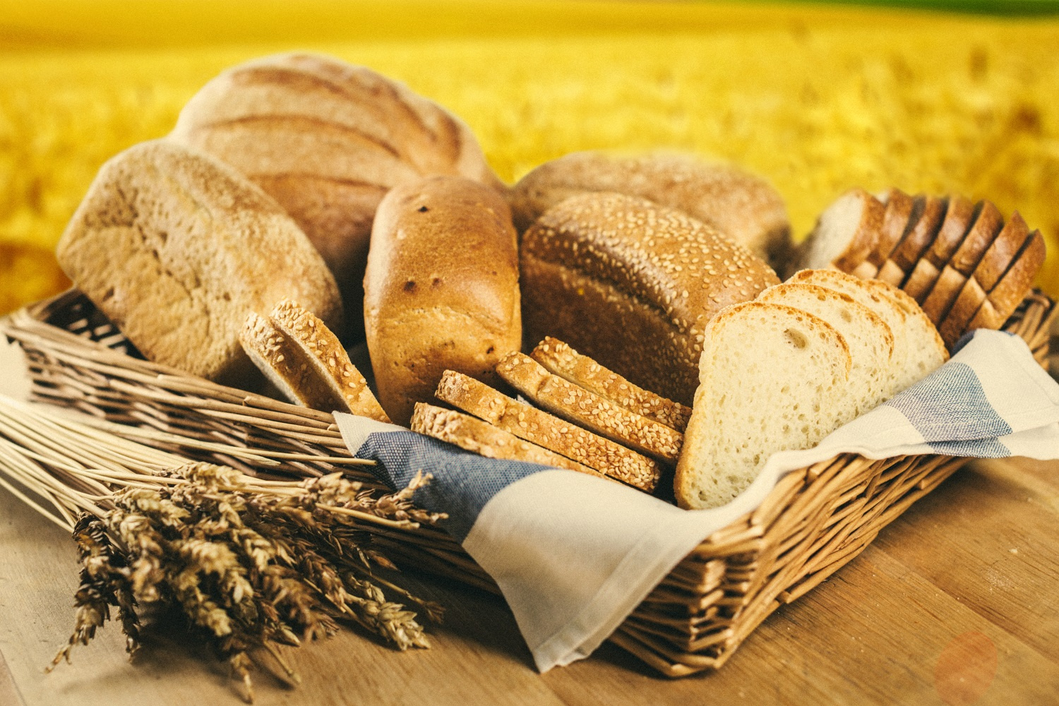 Собранный хлеб 4. Хлеб и хлебобулочные изделия. Производители хлеба и хлебобулочных изделий. Хлебобулочная промышленность. Хлеб и продукты хлебопекарной промышленности.