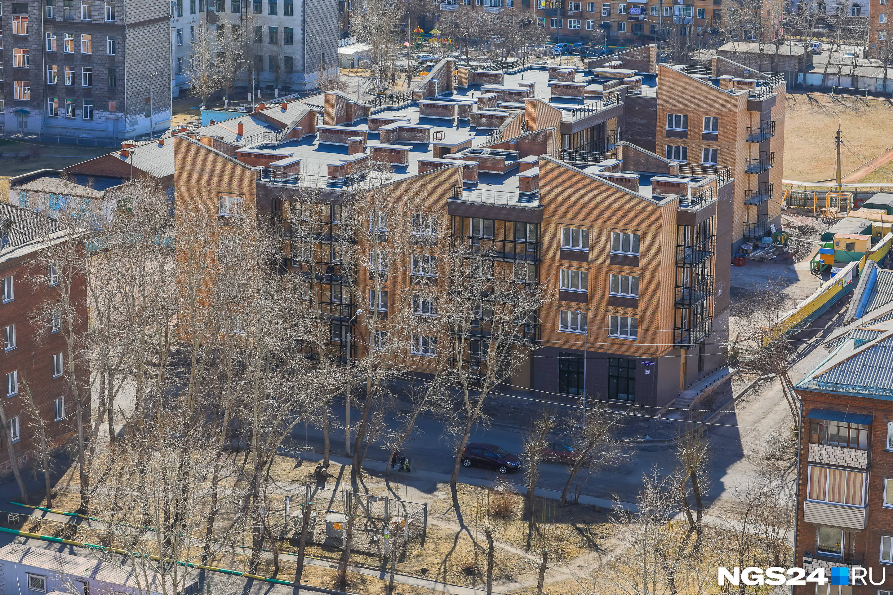 Дом один из немногих в Красноярске ниже 5 этажей 