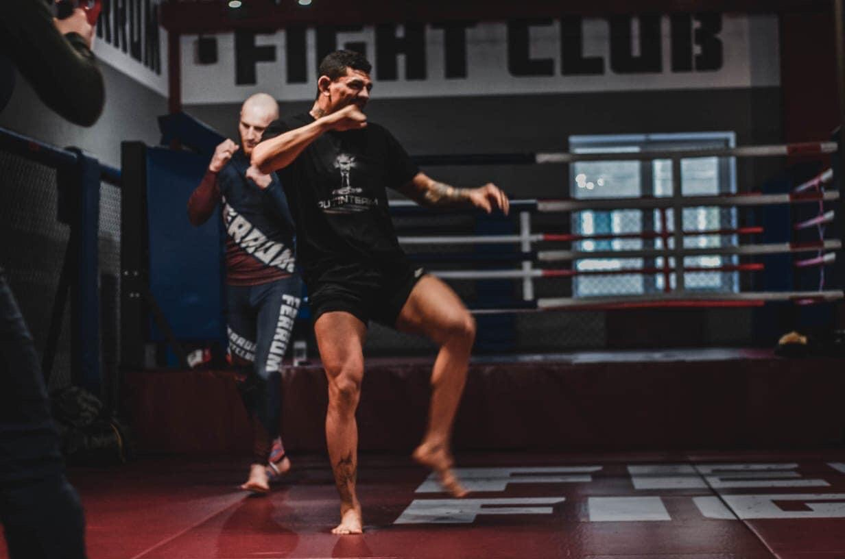 Сама тренируйся. Бойцовский клуб Феррум. Бойцовский клуб тренировка. Бойцовский клуб Легенда Рязань. Cobra Бразилия MMA Бойцовский клуб город Махачкала.