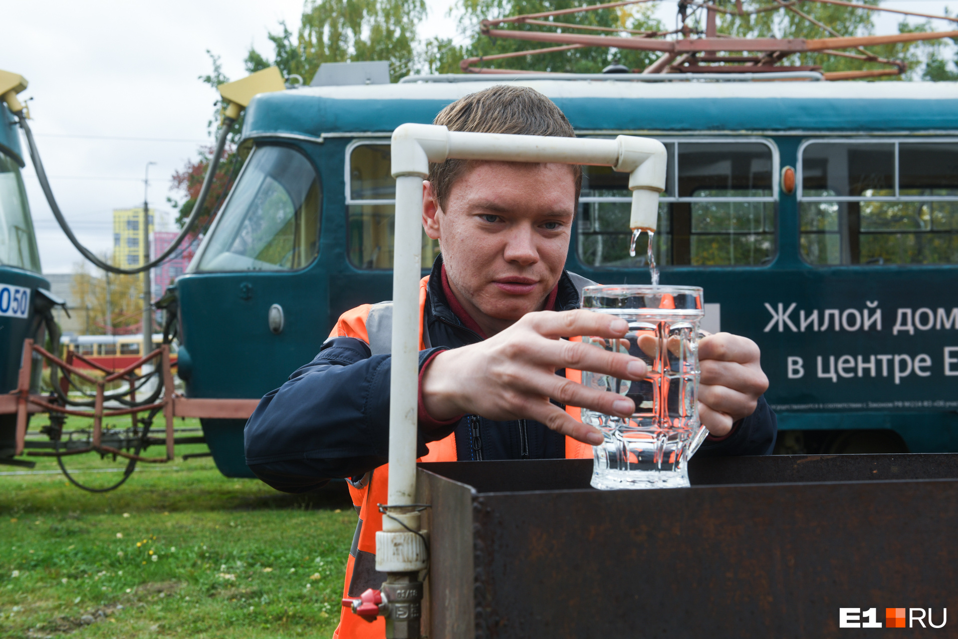 Во время конкурса Сергей провез в трамвае полный стакан воды и не пролил ни капли
