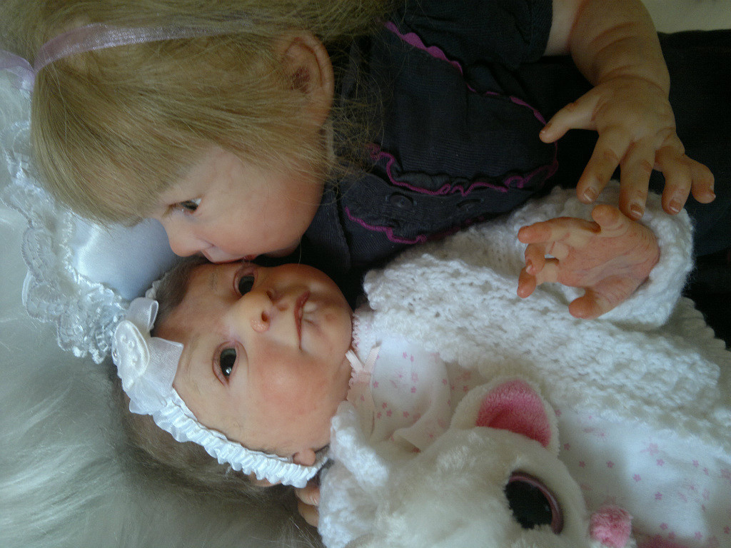 Куклы-сёстры — старшая и младшая 