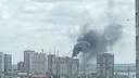 В Ростове загорелась недостроенная многоэтажка