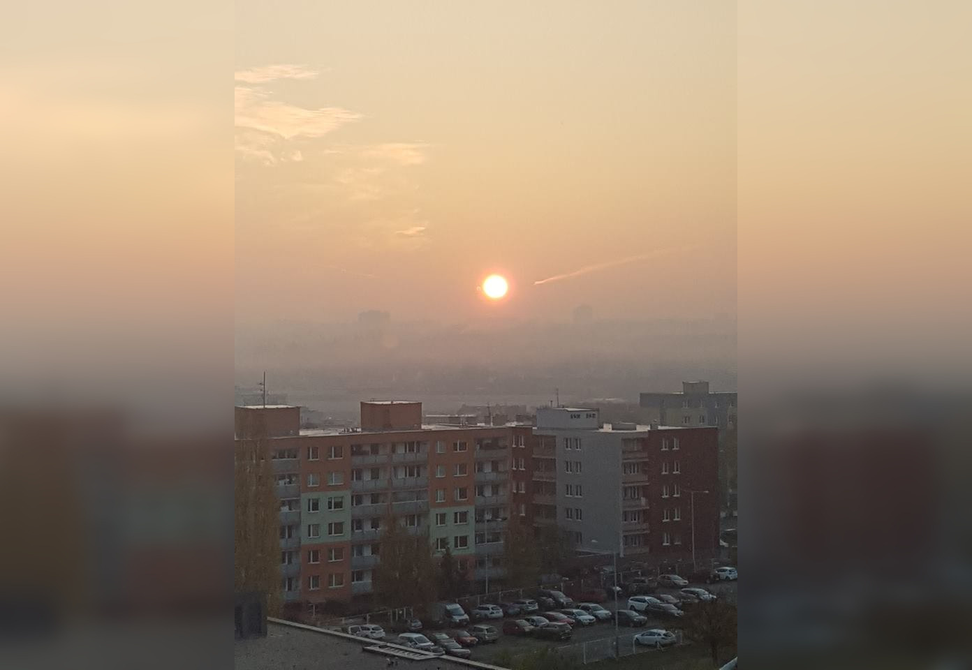 Чем не Челябинск? Пражское утро: туман на фоне городских панелек