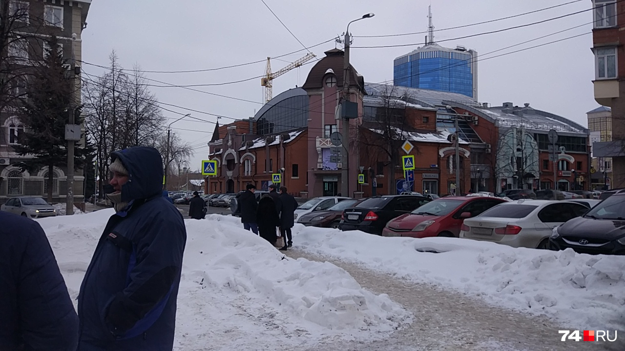 Из суда Алексей Севастьянов пешком направился прямиком в следственный отдел полиции